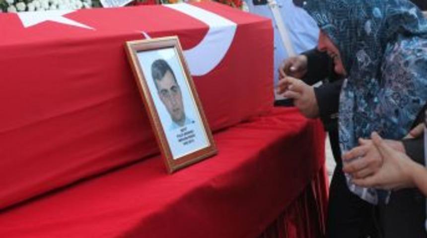 Şehidin Kepini Takan Acılı Eş: Ben De Polis Olacağım Aşkım