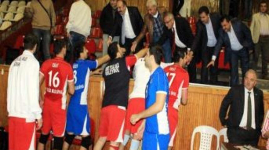 4 Eyl&uuml;l Belediyespor Voleybol Takımı İkide İki Yaptı