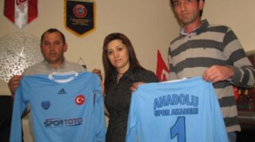 Şenkayaspor Hemşehrilerinin Desteğini Bekliyor