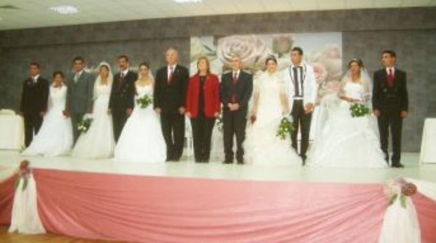 Burhaniye&rsquo;de Toplu Nikah Coşkusu