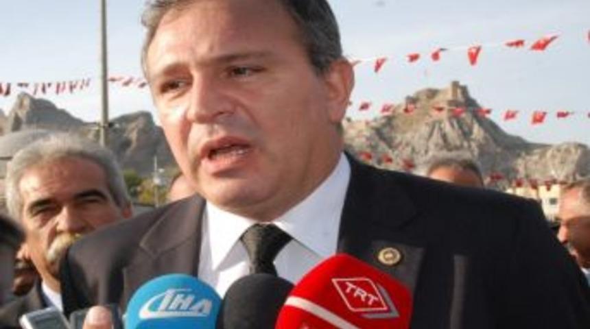 Tokat&rsquo;ta Chp&rsquo;liler Atat&uuml;rk Anıtı'na &Ccedil;elenk Koydu