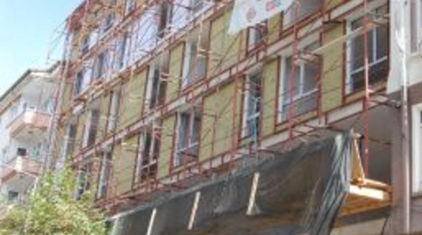 İnşaattan D&uuml;şen Iş&ccedil;i Ağır Yaralandı