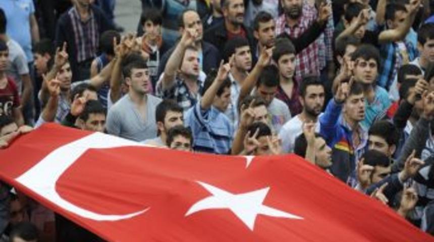 Vatandaşlar, BDP&rsquo;lilerin Provokasyonuna Tepki G&ouml;sterdi