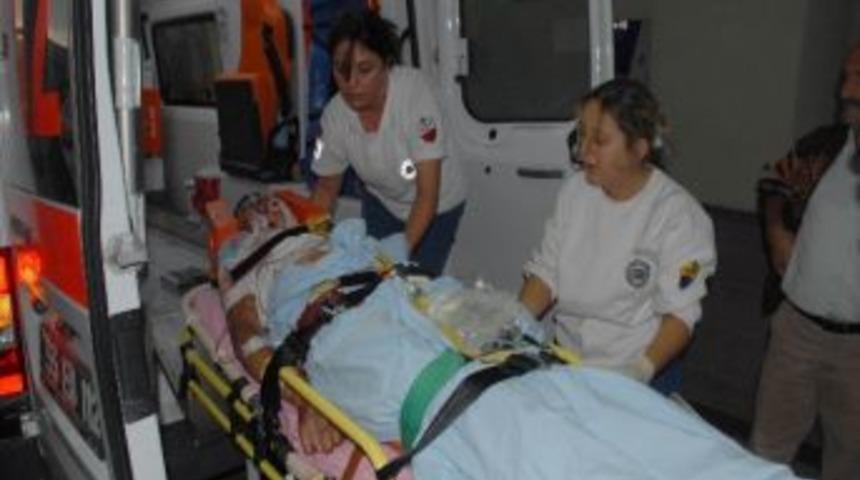 &Uuml;zerinden Trakt&ouml;r Ge&ccedil;en Gen&ccedil; Ağır Yaralandı