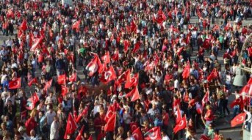 İzmir&rsquo;de Cumhuriyet Mitingi