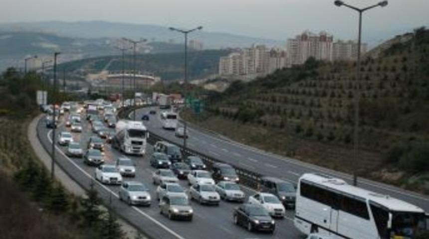 TEM'de Tatilcilerin D&ouml;n&uuml;ş Yoğunluğu Devam Ediyor