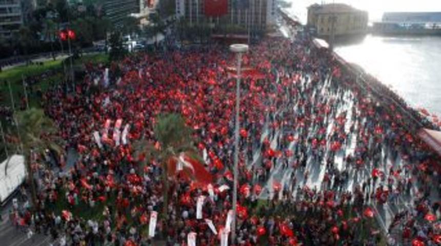 İzmir'de Alternatif Cumhuriyet Bayramı Kutlaması D&uuml;zenlendi