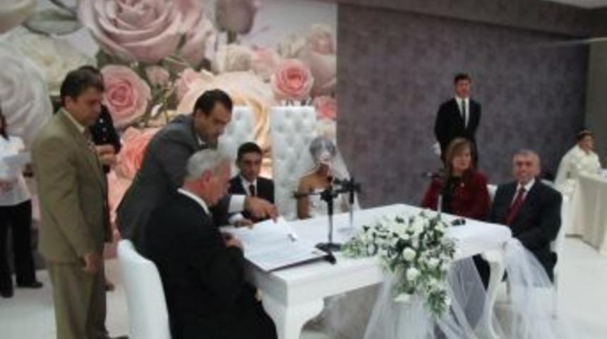 Burhaniye Ahmet Akın Kültür Merkezi Törenle Açıldı