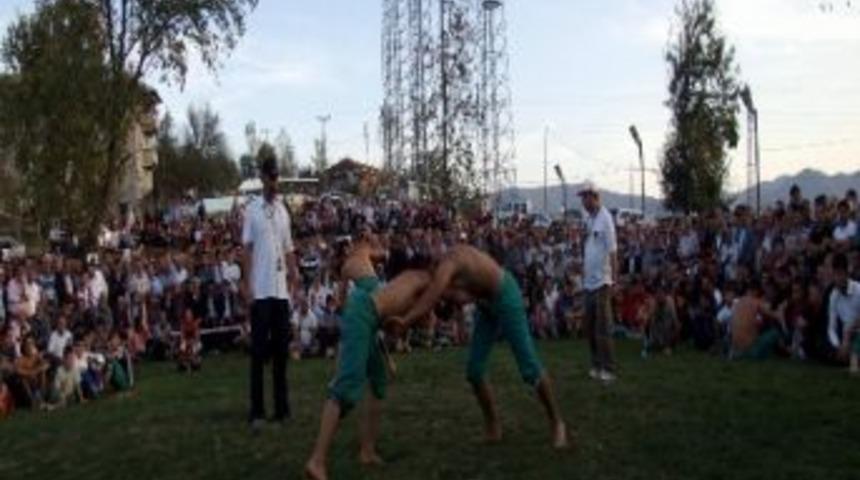 Geleneksel G&uuml;reş M&uuml;sabakaları İlgi G&ouml;rd&uuml;