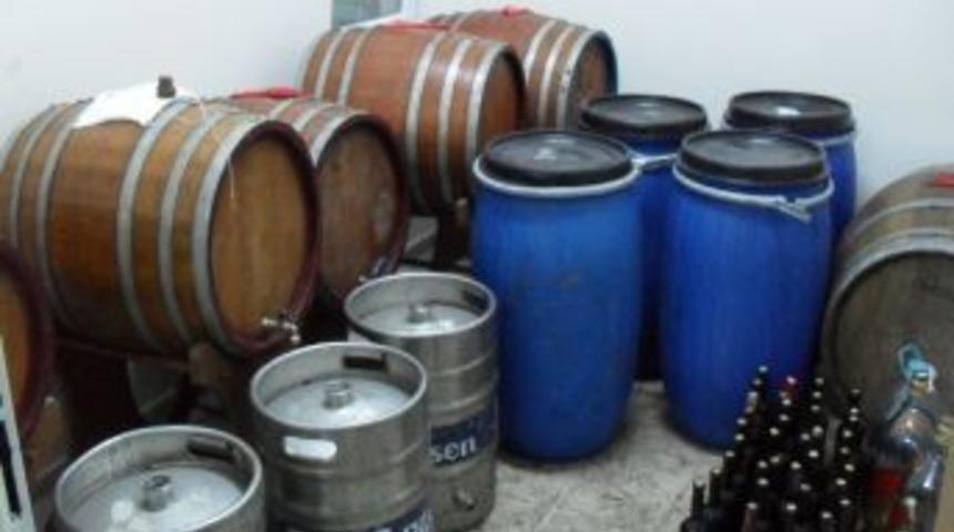 İmalathaneye D&ouml;n&uuml;şt&uuml;r&uuml;len Villaya Ka&ccedil;ak İ&ccedil;ki Baskını