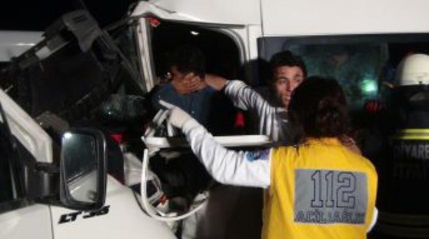 Diyarbakır&rsquo;da Iki Ayrı Trafik Kazasında 5 Kişi Hayatını Kaybetti