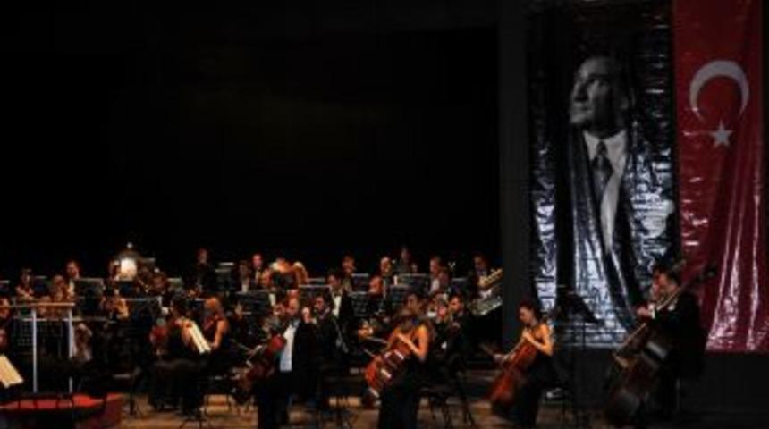 29 Ekim Etkinlikleri 'Cumhuriyet Konseri'yle Son Buldu