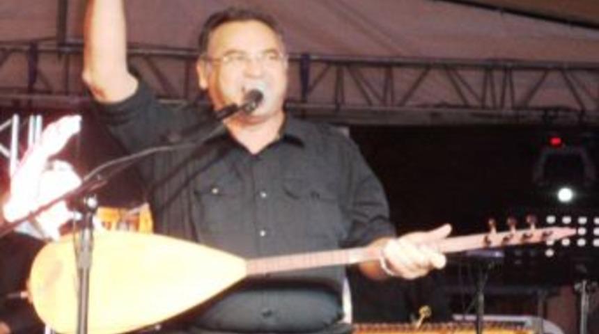 CHP'li Vekiller Kuşadası&rsquo;nda Sahne Aldı