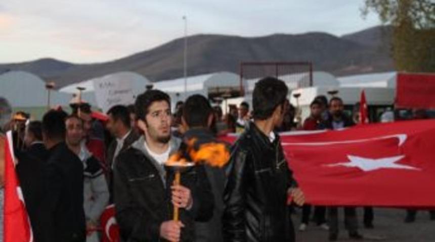 Ardahan'da Cumhuriyet Y&uuml;r&uuml;y&uuml;ş&uuml; D&uuml;zenlendi