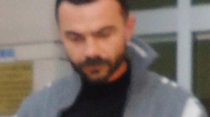 Sevgilisine mesaj atan arkadaşını &ouml;ld&uuml;rd&uuml;