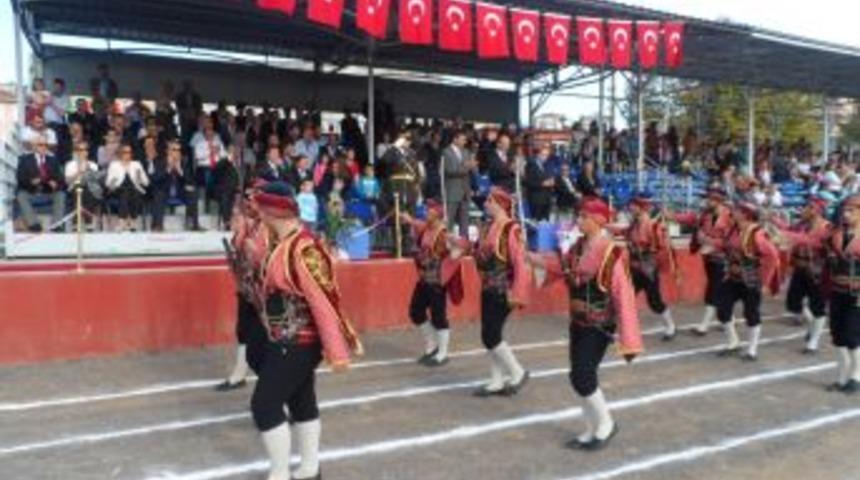 Alaplı'da 29 Ekim t&ouml;renlerle kutlandı