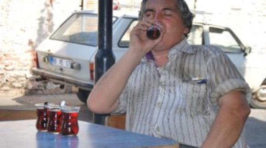 Kobra Refik&rsquo;in &Ccedil;ay Keyfi G&ouml;renleri Şaşırtıyor