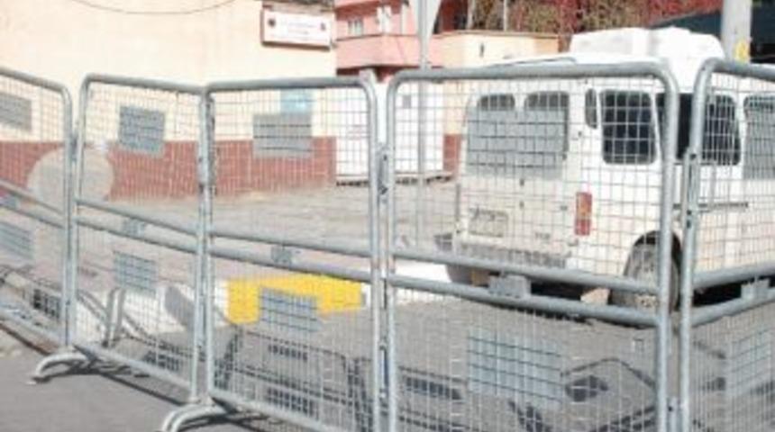 Diyarbakır&rsquo;da Kepenkler A&ccedil;ılmadı