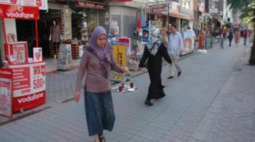 3 &Ccedil;ocuk Annesi Bayan, &Ccedil;ocuklarını Okutabilmek I&ccedil;in &Ccedil;aycılık Yapıyor