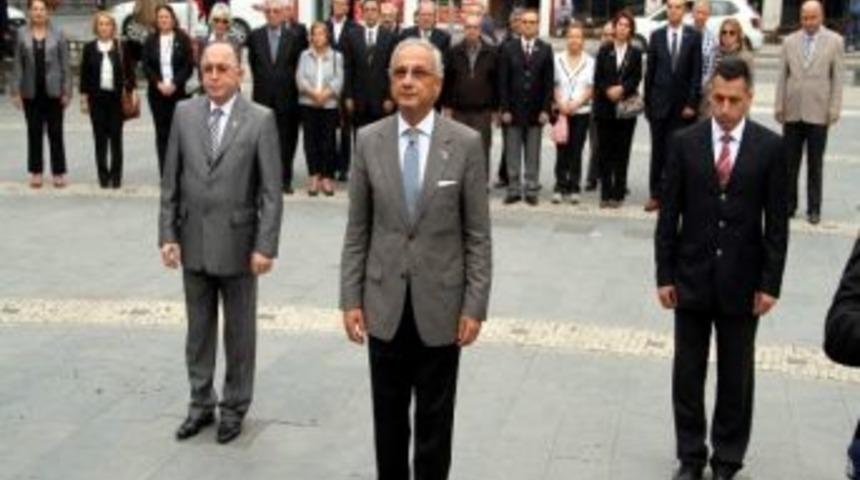 Samsun&rsquo;da Ata&rsquo;ya Bağlılık Adına Anıta &Ccedil;elenk Konuldu