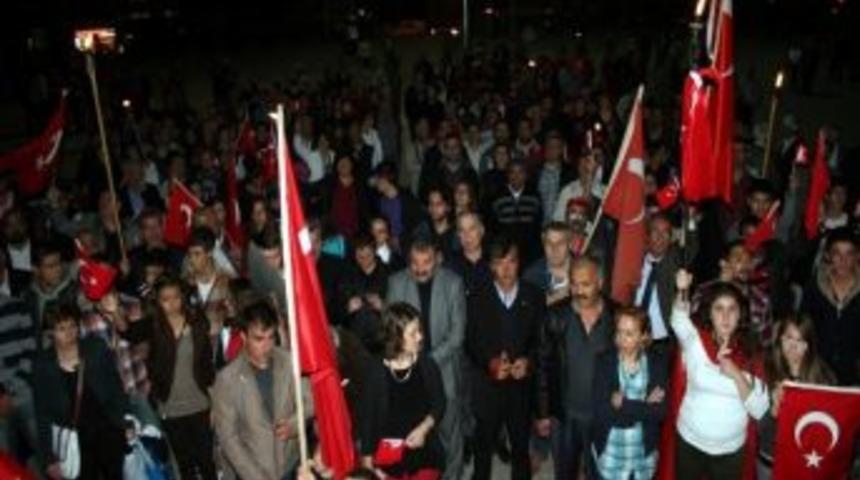 Boz&uuml;y&uuml;k&rsquo;te Fener Alayı