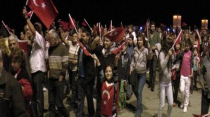 Ak&ccedil;akoca'da Fenersiz Fener Alayı Y&uuml;r&uuml;y&uuml;ş&uuml; D&uuml;zenlendi