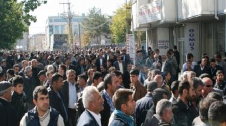 Van’da Kepenk Kapatma Eylemi