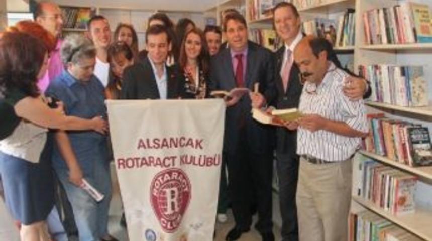 Kitaplar Geziyor İzmir Okuyor