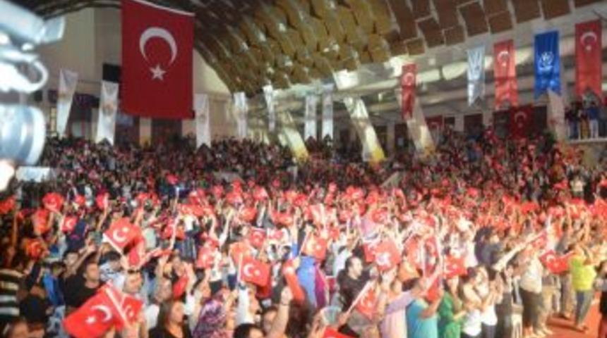 Ebru G&uuml;ndeş'ten cumhuriyet konseri