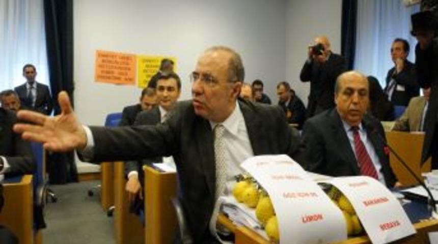 Meclis Plan Ve B&uuml;t&ccedil;e Komisyonu'nda Limonlu Protesto