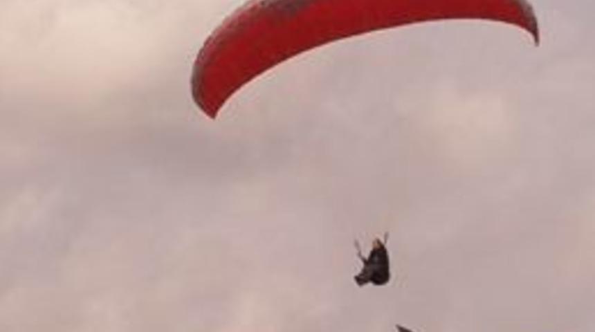 Hakkari&rsquo;de Paraş&uuml;tl&uuml; Bayram Kutlaması