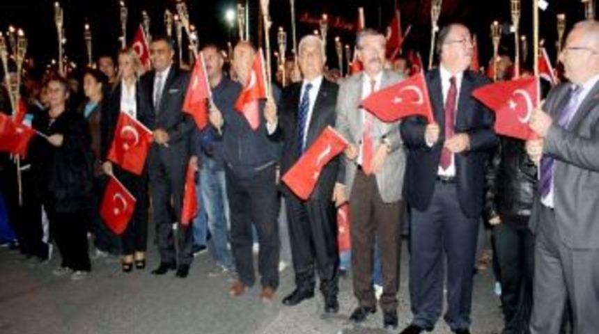 Muğla'da 3 Bin Kişi Fener Alayında Y&uuml;r&uuml;d&uuml;