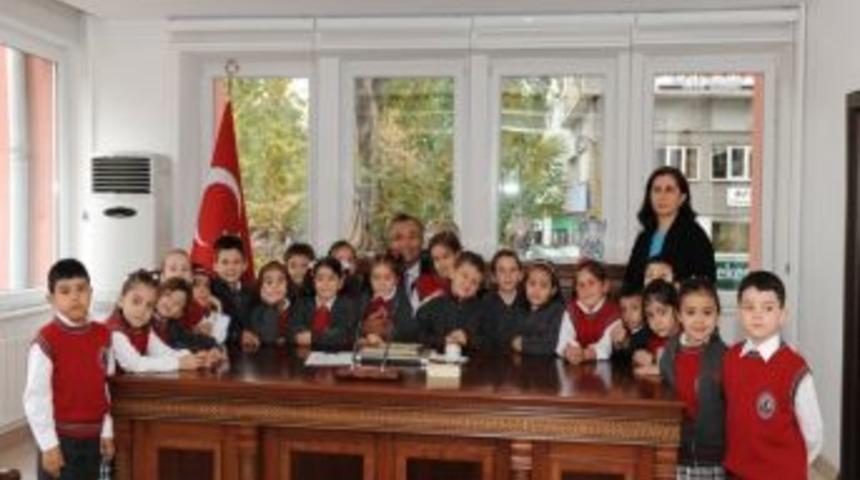 &Ouml;ğrencilerden Vali &Ccedil;ift&ccedil;i'ye Bayram Ziyareti