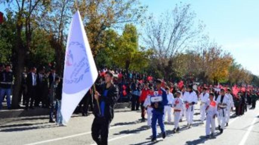 Sporcular Cumhuriyet Bayramına Renk Kattı