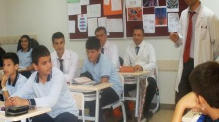 Işık Koleji&rsquo;nde &Ouml;ğretmenler Z&uuml;mre &Ouml;ğretmenin Dersini Dinliyor