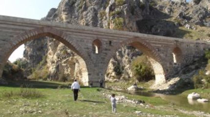 7 Asırlık Tarihi Kurt K&ouml;pr&uuml;s&uuml; Ilgi Bekliyor