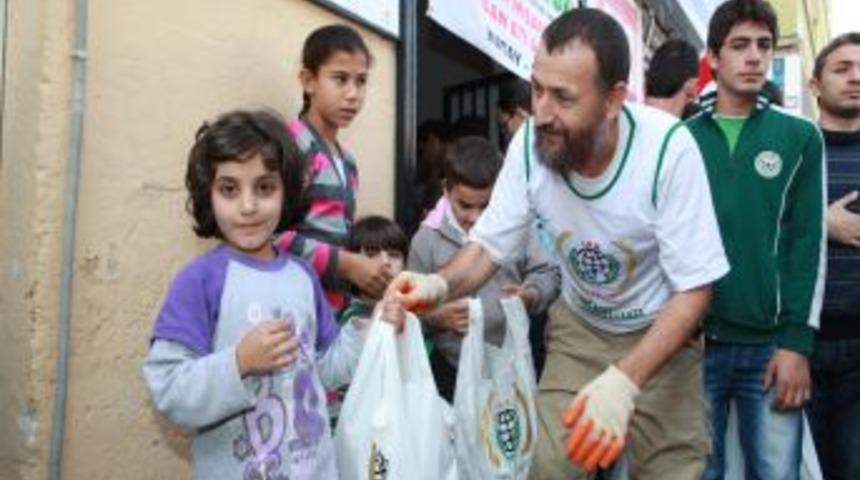 İHH, Hatay&rsquo;daki Suriyelilere 2 Bin Paket Kurban Eti Dağıttı