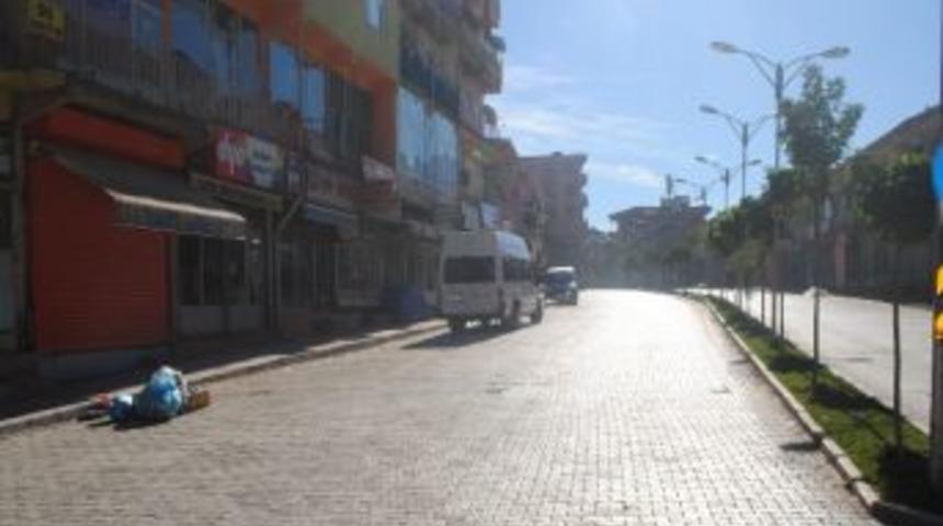 Şemdinli&rsquo;de Kepenkler A&ccedil;madı