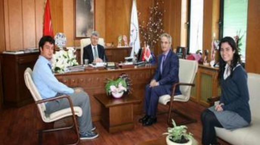 &Ouml;ğrencilerden Milli Eğitim M&uuml;d&uuml;r&uuml; G&uuml;lsar&rsquo;a Başarı S&ouml;z&uuml;