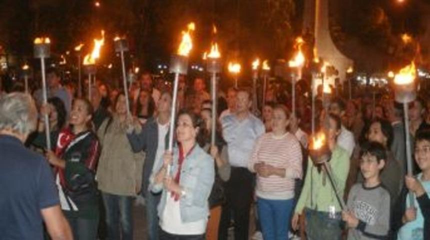 Cumhuriyet Bayramı, Fener Alayı İle Son Buldu