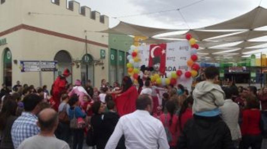 Cumhuriyet Bayramı Novada Outlet S&ouml;ke&rsquo;de Coşkuyla Kutlandı