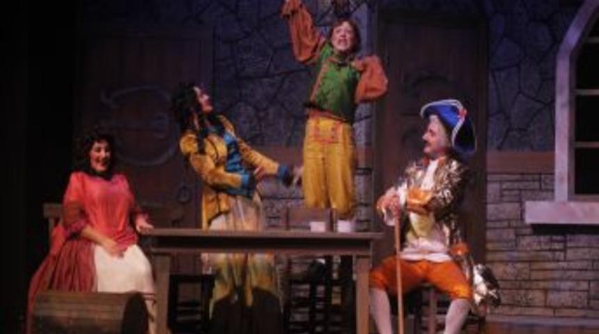 Balkondan D&uuml;şen Minik Eyl&uuml;l I&ccedil;in 18 G&uuml;nde Oyun Sahnelediler