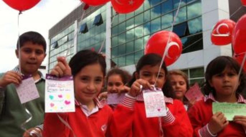 Nil&uuml;ferli &Ouml;ğrenciler, Cumhuriyet'in 100. Yılı Hedeflerini Balonlarla U&ccedil;urdu