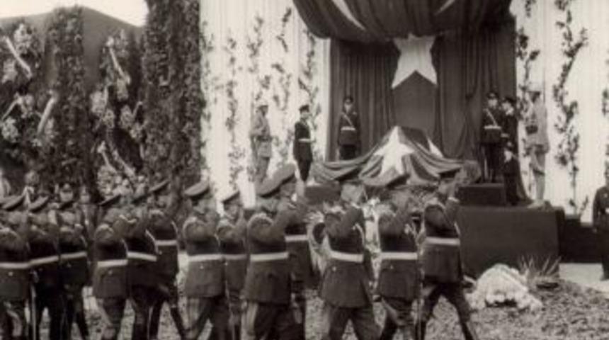 Atat&uuml;rk'&uuml;n Son Yolculuğu, D&ouml;nemin Fotoğrafları Ile Sergileniyor