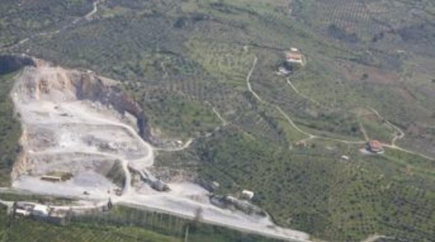 Sel&ccedil;uk&rsquo;ta Ruhsatsız Taş Ocağına Kapatma Kararı