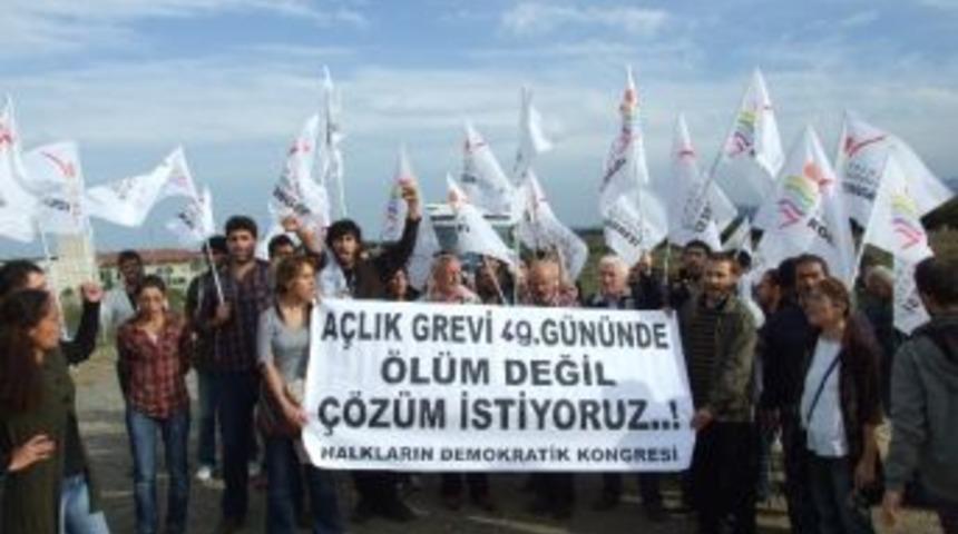 Cezaevi &Ouml;n&uuml;nde &lsquo;a&ccedil;lık Grevi&rsquo; Eylemi