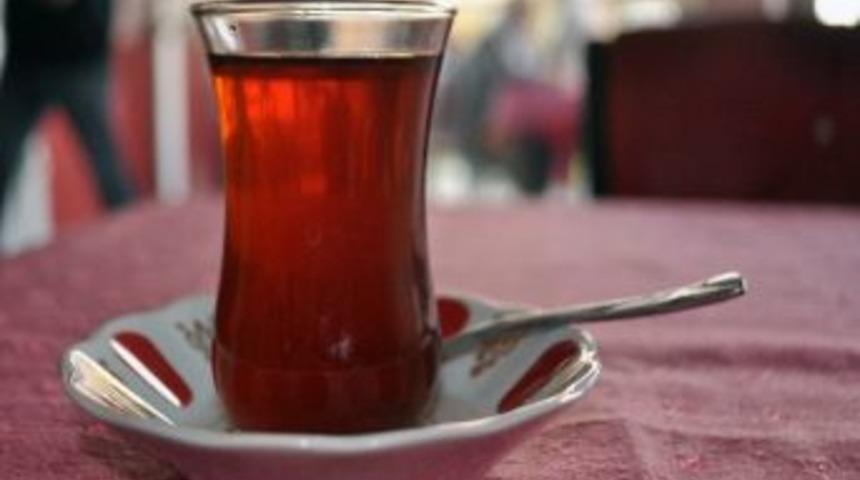 G&uuml;m&uuml;şhaneli &Ccedil;ayı Seviyor