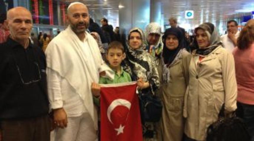 İlk Hacı Kafilesi Yurda D&ouml;nd&uuml;