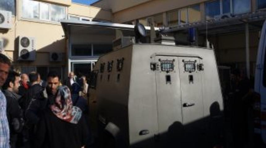 Hastaneye Taş Attıkları Polisler G&ouml;t&uuml;rd&uuml;