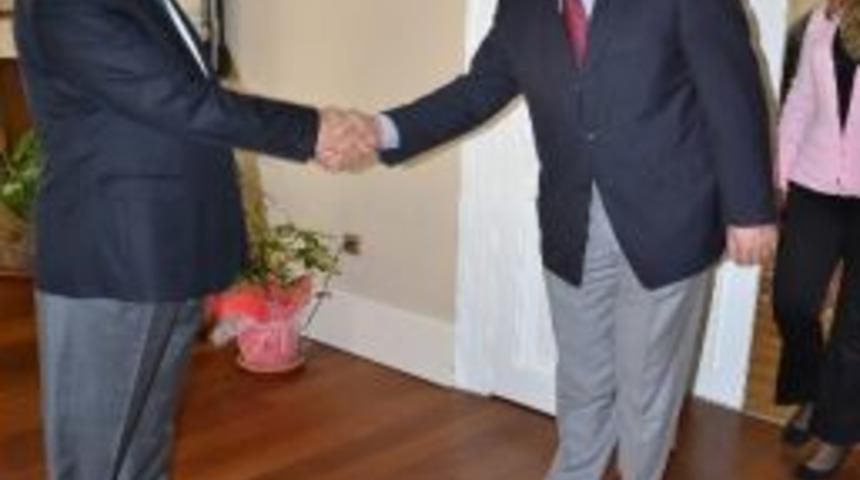 Vali Daş&ouml;z Personeliyle Bayramlaştı